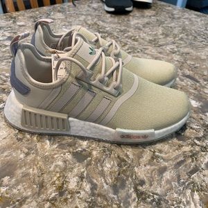 Adidas NMD R1  Size 7 1/2 new with tags